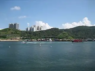 由荃灣海岸線望向青衣北岸公路