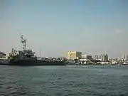 停泊於高雄港內的高雄軍艦