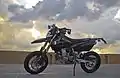 Suzuki DR-Z400SM（英语：） supermoto