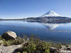 帕里納科塔火山和瓊加拉湖