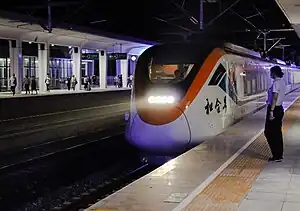 台州市郊铁路使用的CRH6F-A驶入临海南站