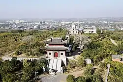 缑山及府店镇全景