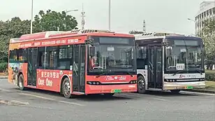 一汽巴士35路的 GZ6102B2EV (B10) 在大学城科学中心总站