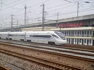 CRH1A-A型动车组通过丹水池站