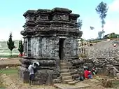 在迪恩高原的加託卡卡神廟（Gatotkaca temple，7-8世紀）