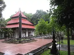 位於中爪哇省曼都寺附近，名為Mendut Vihara的佛寺。