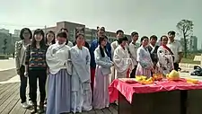 某大学内举行祭孔时，学生多着漢服