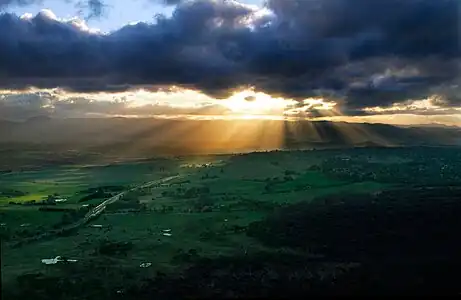 从坎培拉的澳洲电讯塔上看夕阳余光