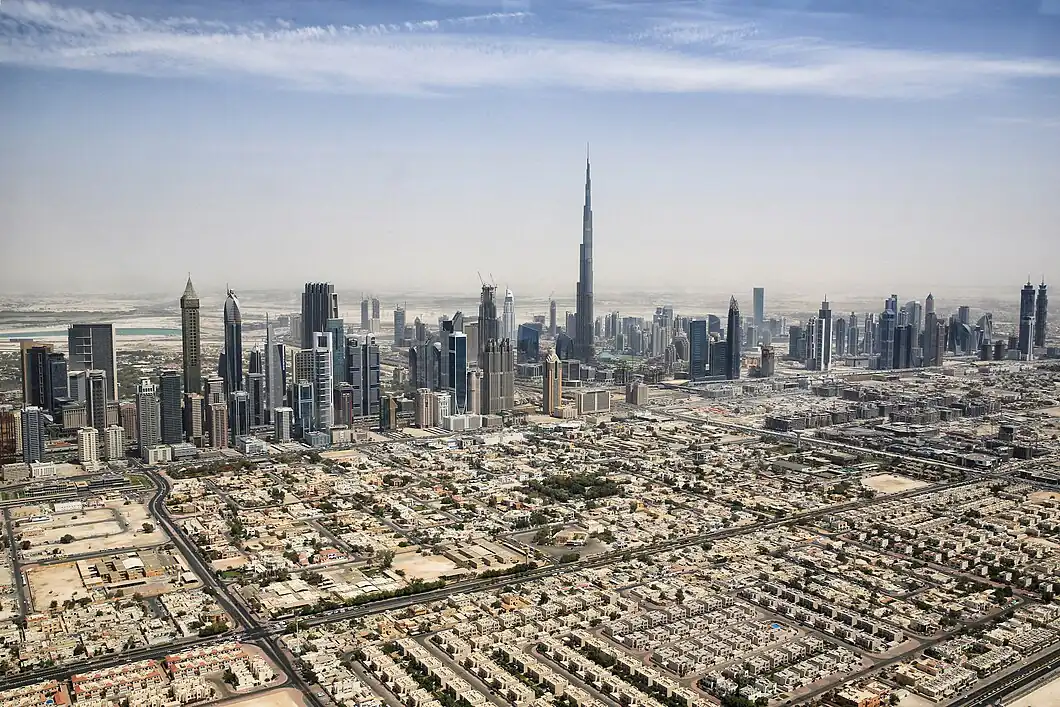 Dubai Skyline mit Burj Khalifa (18241030269).jpg