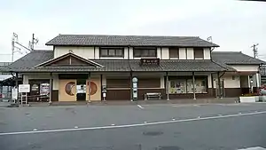 車站大樓與愛知川社區屋