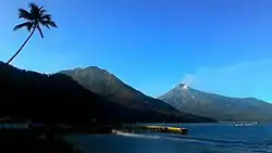 锡奥岛上的塔马塔火山（Gunung Tamata）和卡兰吉田火山