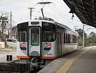 停靠於2號月台的一畑電車DeHa7001型電車