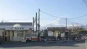 富士山與富士岡站入口