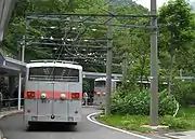 扇澤站內回送中的無軌道電車