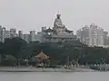 潭畔廟景