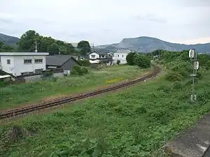 車站遺址（2012年5月）前方為田川後藤寺方向，左方為新飯塚方向