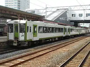 行駛「陸中號」快車的KiHa 111-0 + KiHa 112-0 ，2007年3月，盛岡車站。