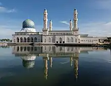 亚庇市立清真寺（Masjid Negeri Kota Kinabalu，2000年建）