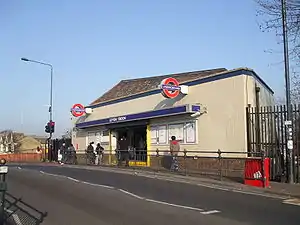 Entrance to Leyton High Road