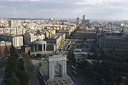 蒙特洛亚广场（Plaza de Moncloa）