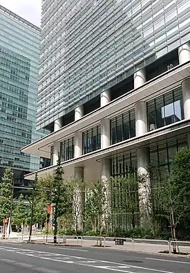 位於東京大手町的大手町PLACE（日语：），為郵貯銀行總公司所在地。