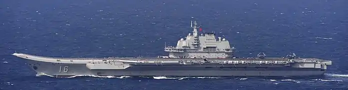 001型航空母艦