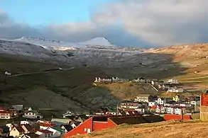 波切里村周围的山峰