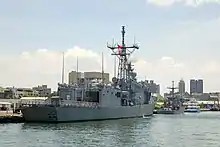 成功軍艦與永安軍艦，靠泊新濱碼頭。