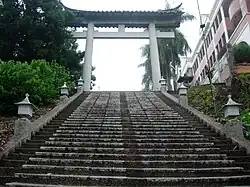 林內神社二之鳥居（鳥居上的瓦片非原設計）