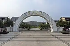 暨南大学番禺校区东南门