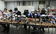 12月28日，家屬召开记者会，担心深圳盐田法院以「择期宣判」等理由，无限期拖延释放12港人的日期