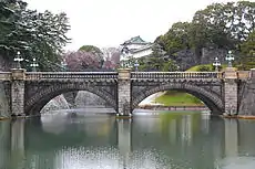 正門石橋（後為二重橋）