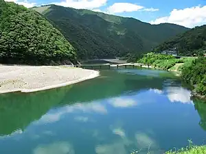 四万十川和岩间沉下橋