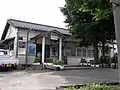 外牆塗裝前的車站大樓（2005年7月10日）