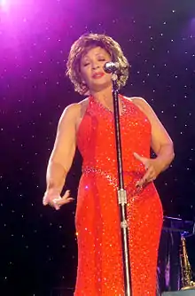 Shirley_Bassey_Wembley_2006