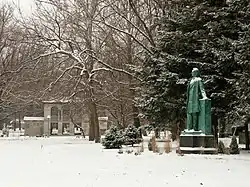 卡爾公園裡的林肯雕像雪景