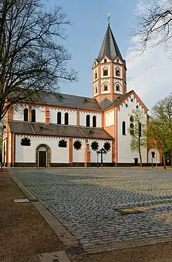 St. Margareta in Duesseldorf-Gerresheim, von Süden