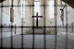 Die vom Bildhauer Johann Kröll gestaltete Gedenkstätte der Gefallenen beider Weltkriege in der säkularisierten Frauenbergkirche.