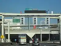 多摩川隧道（日语：）的川崎浮島側隧道口