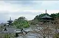 東塔（左）、西塔（右）