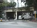 石圍角路西段近蕙荃路路口，上方為德士古道北行車天橋。