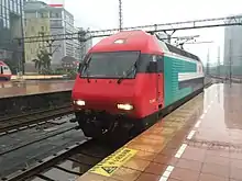 TLS002正於廣州東站內調車