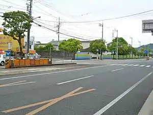 電車站全景。前方為棧橋方向月台