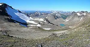 White Chuck Glacier in 2006; the glacier has retreated 1.9（1.2英里）.