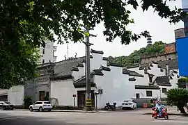 西北全景，背景为大云山顶之能仁塔