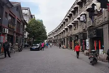 多伦路街景，图右侧为永安里