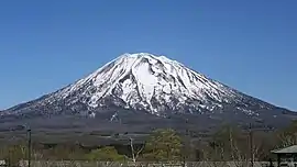 俱知安町比羅夫眺望羊蹄山（2005年5月）