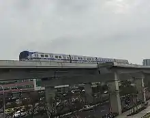 行駛中的桃園捷運普通車