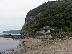 傳教士路易斯·德·阿爾梅達登陸之地與春日神社