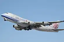 中華航空的波音747-409F從洛杉磯國際機場起降(B-18720)